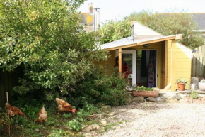 Beautiful cosy cabin - rural getaway near Newlyn